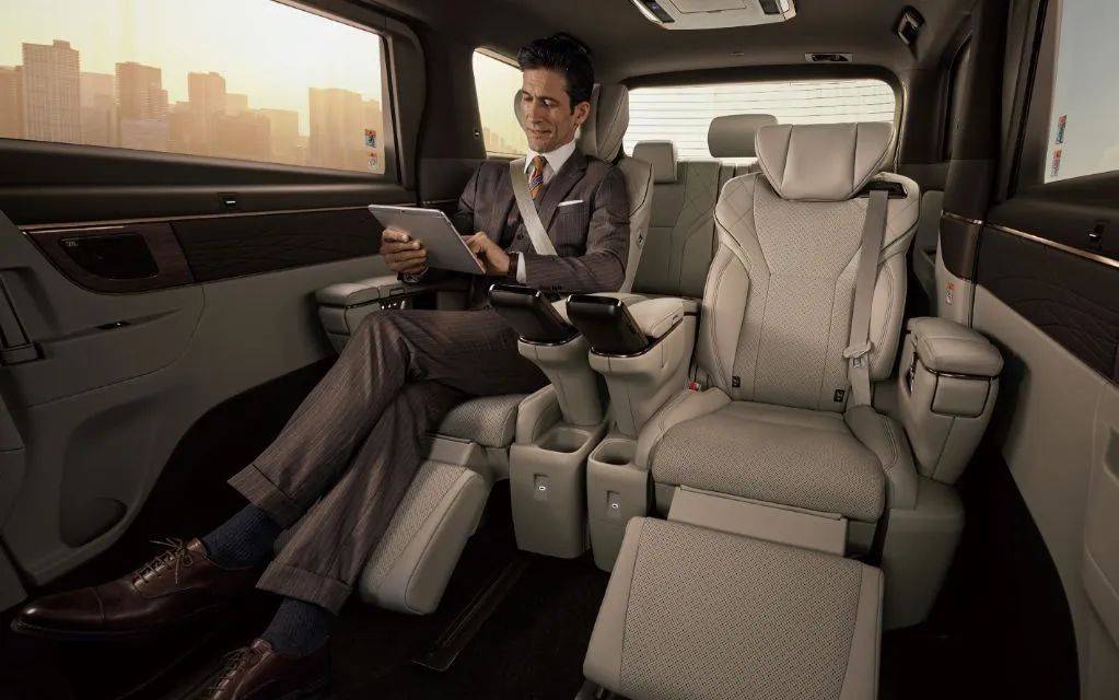 豐田埃爾法突然價格崩盤的真相