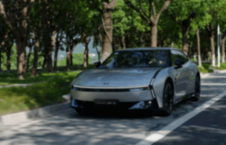 全新小鵬P7后驅(qū)版試駕分享:底盤質(zhì)感超越5系,操控感拿捏到位