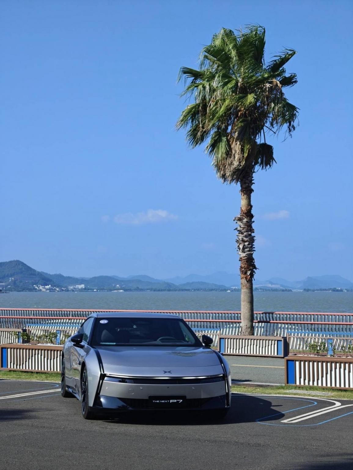 全新小鵬P7后驅(qū)版試駕分享:底盤質(zhì)感超越5系,操控感拿捏到位