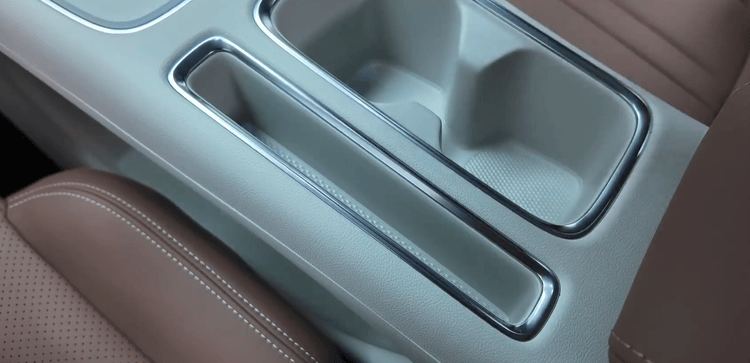 儲物空間豐富,外觀更激進,五菱繽果S預售價6.88萬元起