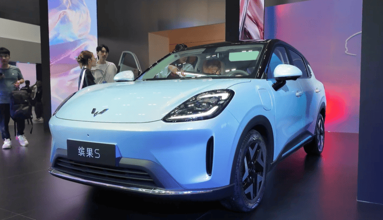 儲物空間豐富,外觀更激進,五菱繽果S預售價6.88萬元起