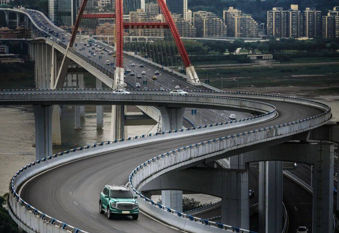 33.5萬元起,全新坦克500上市:硬派車還能這樣玩?