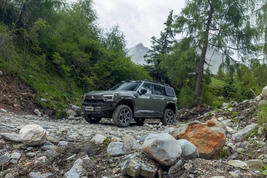 撒野不將就,通勤不憋屈!猛士M817一車駕馭城野