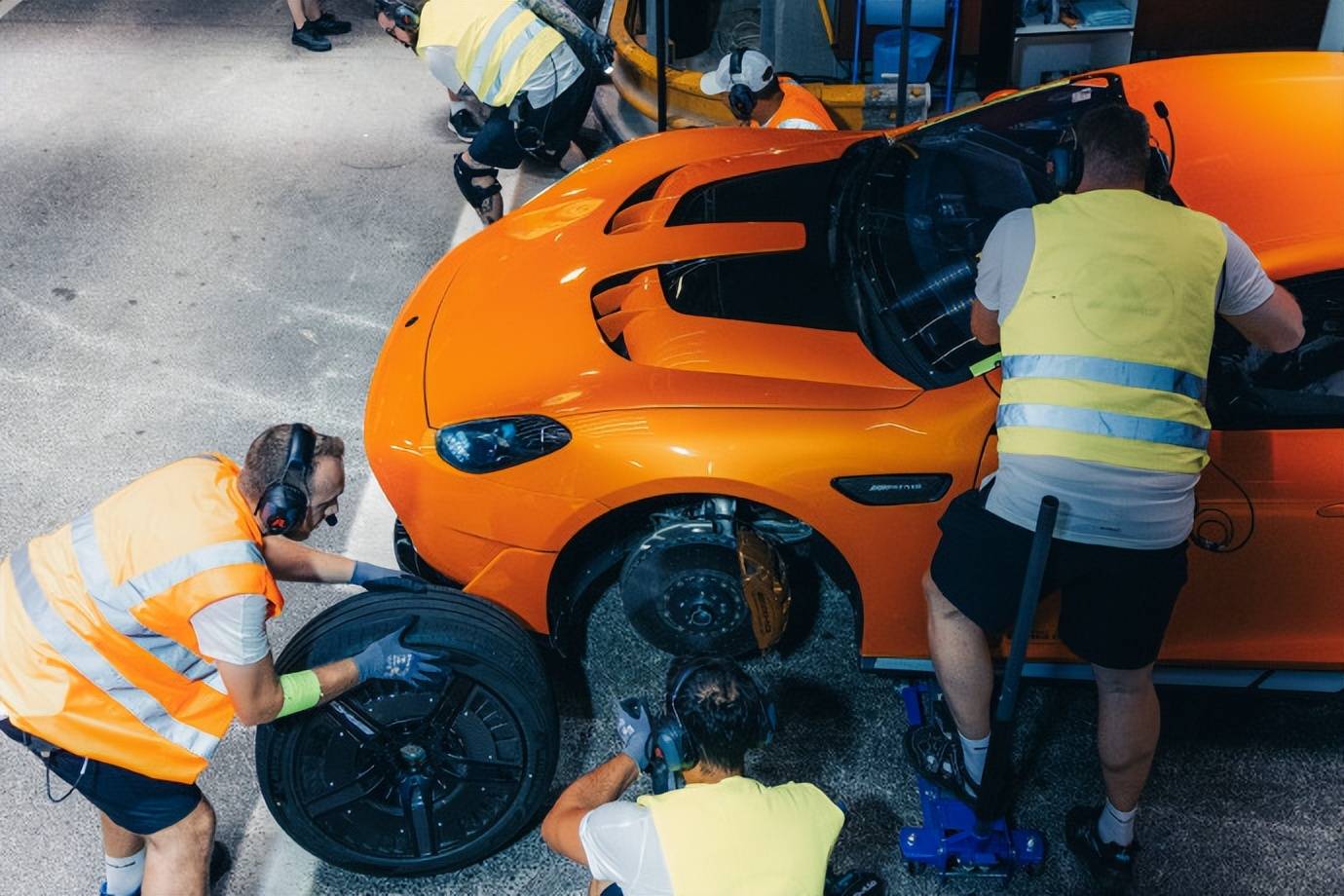 讓雷軍直呼“有點變態(tài)”的純電耐力賽成績,奔馳是如何刷出來的?