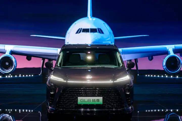 全新GL8陸尊:24小時訂單破萬,MPV王者如何征服新能源時代?