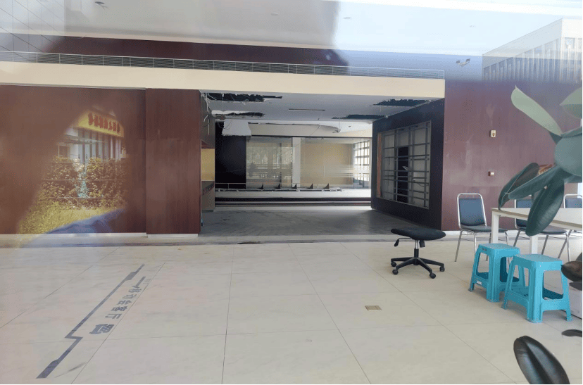 林肯的黃昏:當美式豪華淪為“雜物堆”旁的招租廣告