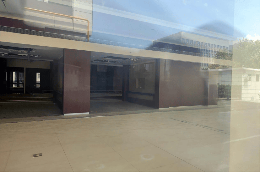 林肯的黃昏:當美式豪華淪為“雜物堆”旁的招租廣告