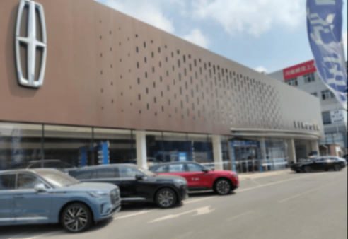 林肯的黃昏:當美式豪華淪為“雜物堆”旁的招租廣告