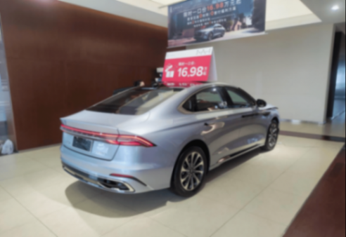 林肯的黃昏:當美式豪華淪為“雜物堆”旁的招租廣告