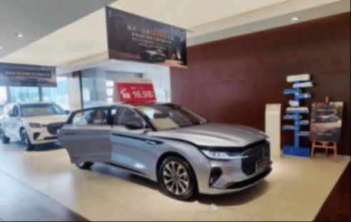 林肯的黃昏:當美式豪華淪為“雜物堆”旁的招租廣告