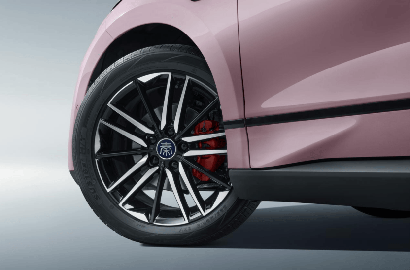 不到13萬(wàn)就有“云輦-C”!比亞迪秦L EV 又給中級(jí)車市場(chǎng)上壓力了