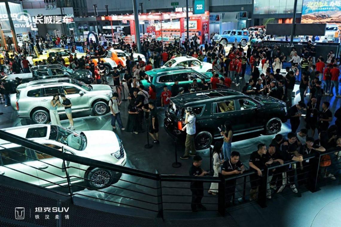 張雨綺站臺(tái),全新坦克500成都車展人氣旺