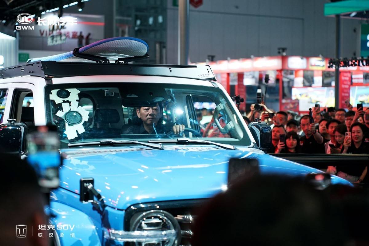 張雨綺站臺(tái),全新坦克500成都車展人氣旺