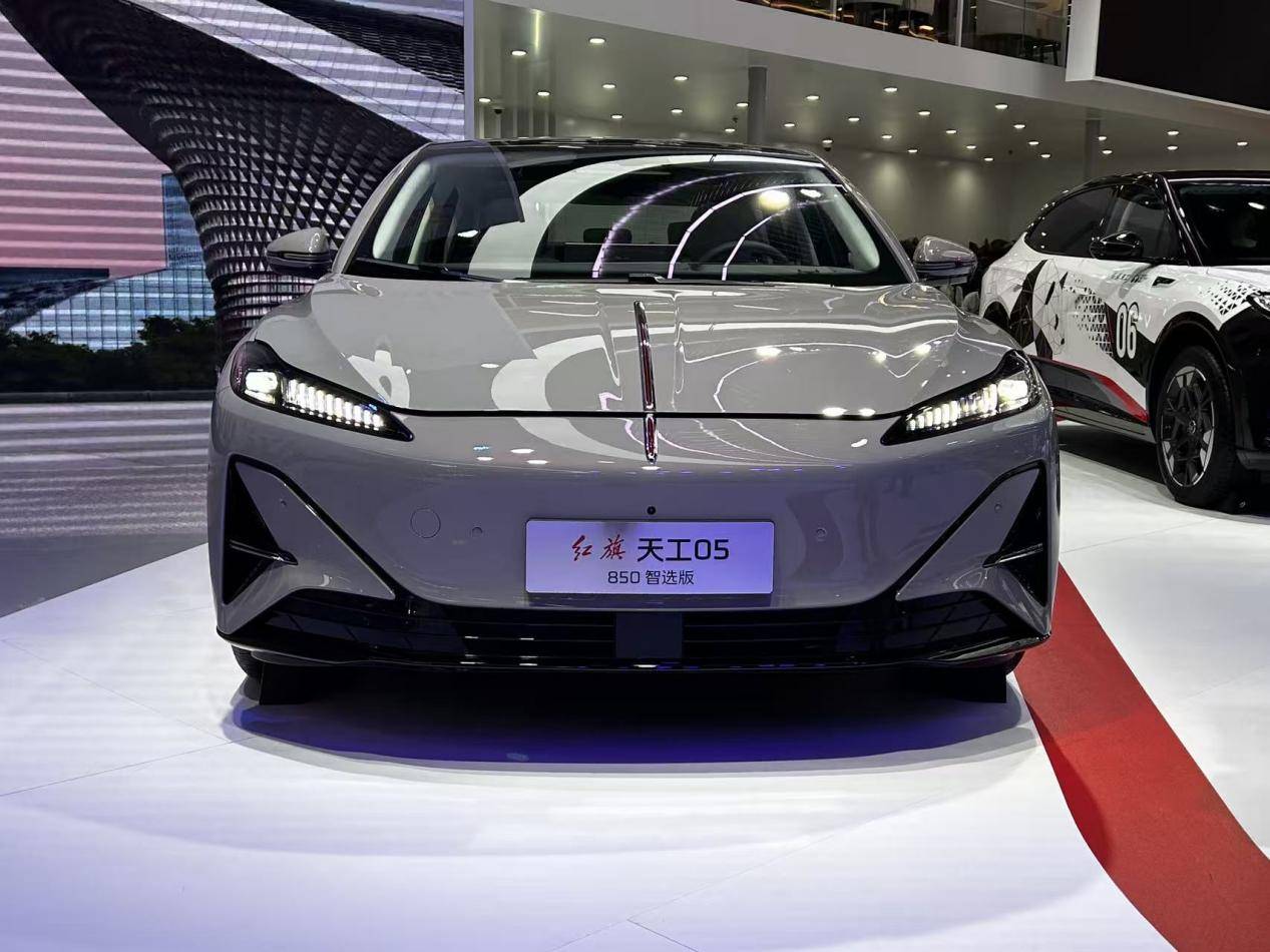 紅旗成都車展“攻守道”:金葵花守豪華之正,天工系列攻年輕之奇