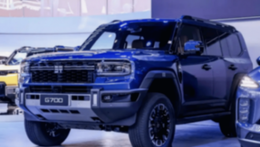 縱橫G700定位中大型SUV,提供5座和6座布局,全系搭載鯤鵬超能混動CDM-O系統(tǒng),集成了縱橫靈感座艙與縱橫乾崑智駕