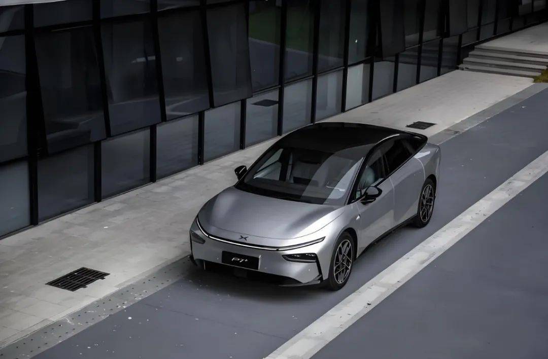 全新P7上市的背后:小鵬P7+的膠,傷了老車主的腰