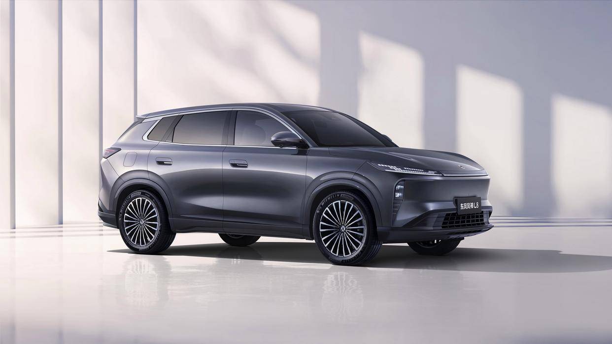 成都車展丨東風風神L8限時11.39萬起,后排配有2.5K吸頂屏