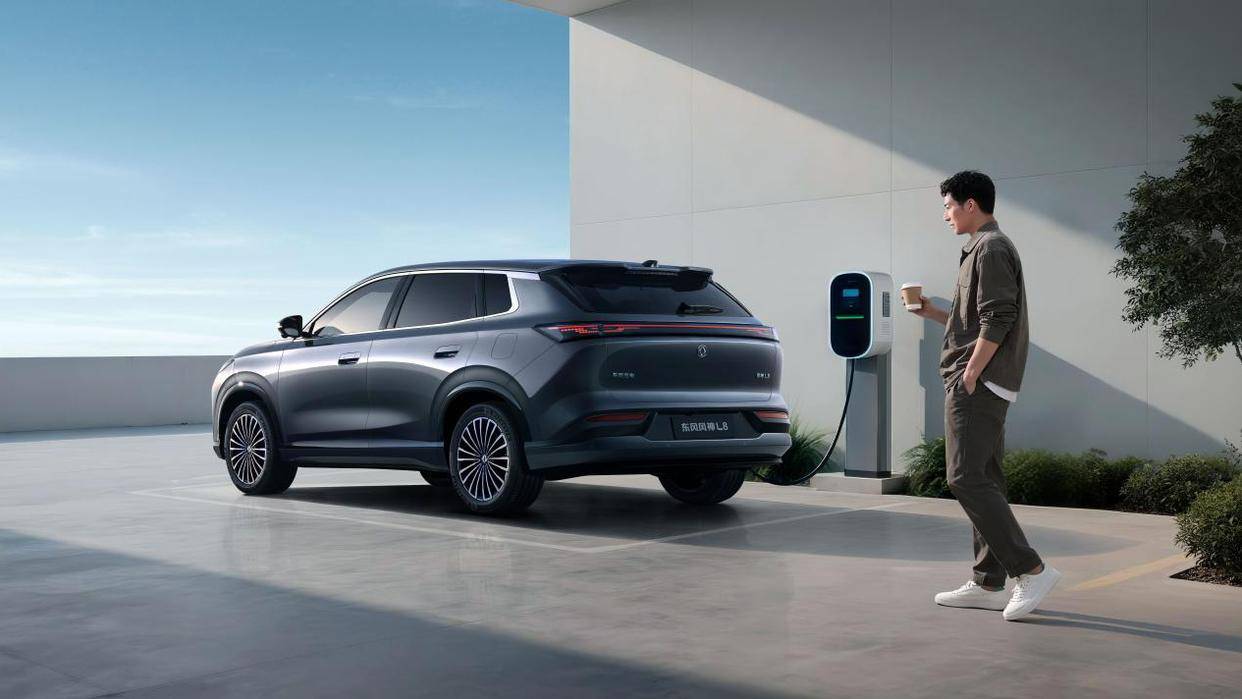 成都車展丨東風風神L8限時11.39萬起,后排配有2.5K吸頂屏