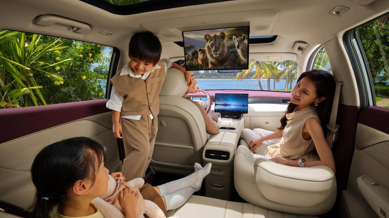 成都車展丨東風風神L8限時11.39萬起,后排配有2.5K吸頂屏