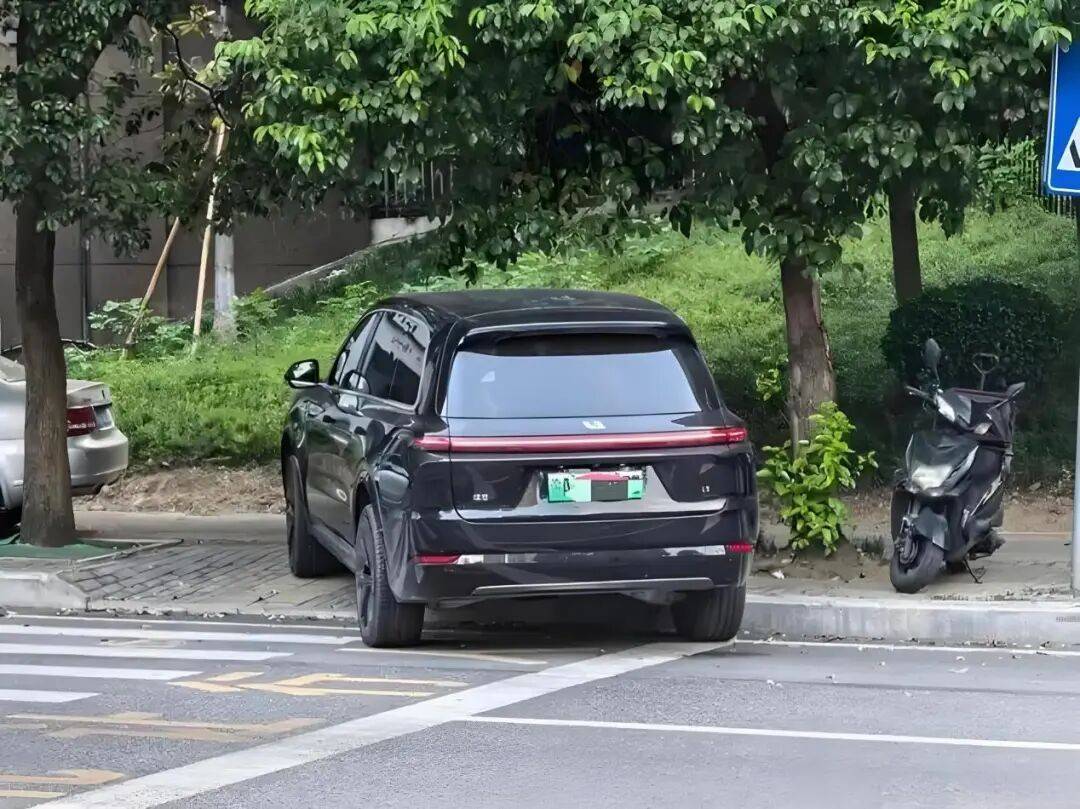 理想銷量三連跌,8月銷量不及零跑一半,大勢去、頹勢顯!