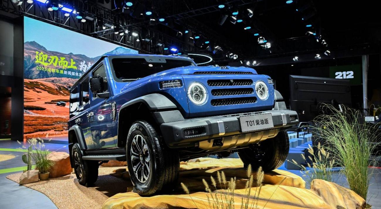 柴油動力逆襲!212 T01如何用1000km續航重新定義硬派越野經濟性?