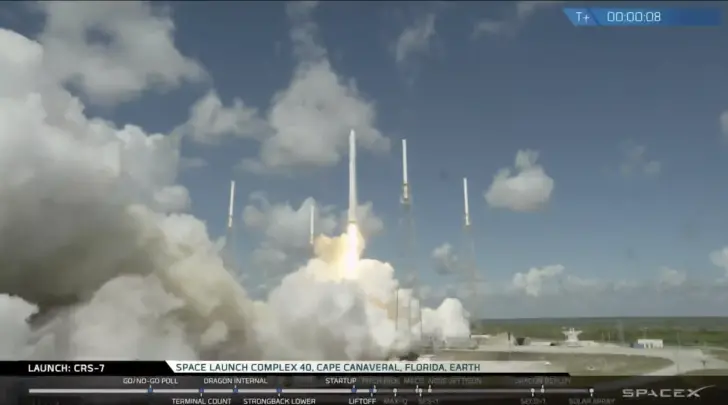 50→120:SpaceX獵鷹9號火箭發(fā)射獲批每年最多120次 The Falcon 9 lifts off for its ill fated flight in June 2015