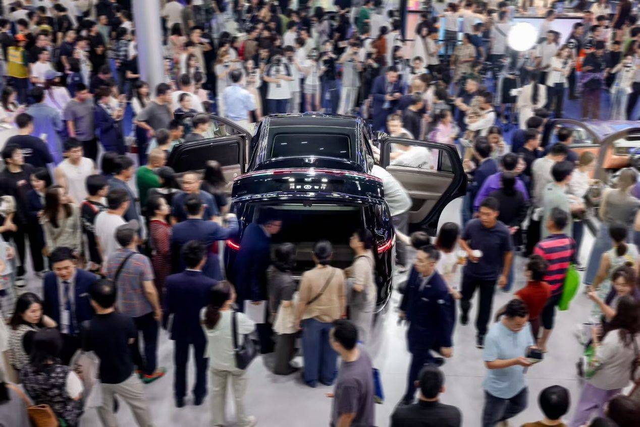 智界新款太火了,新款智界R7熱銷三個版本怎么選?