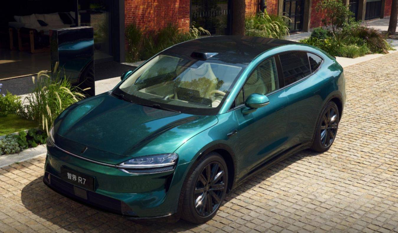 智界新款太火了,新款智界R7熱銷三個版本怎么選?