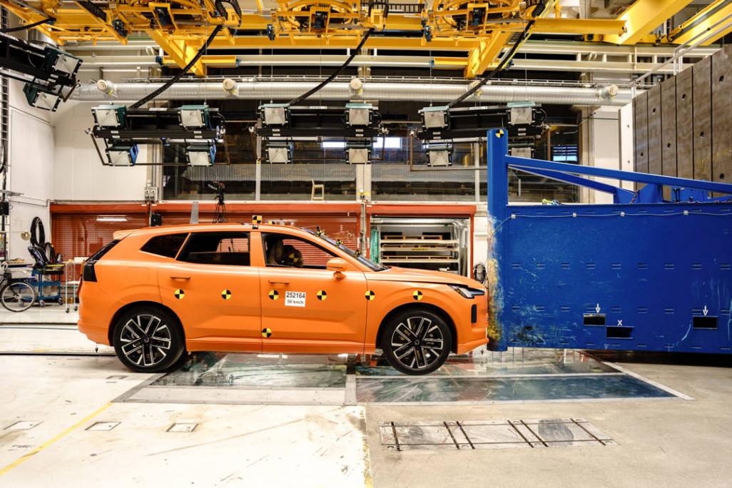 安全不是口號:沃爾沃全新XC70哥德堡碰撞測試再度提升安全“天花板”