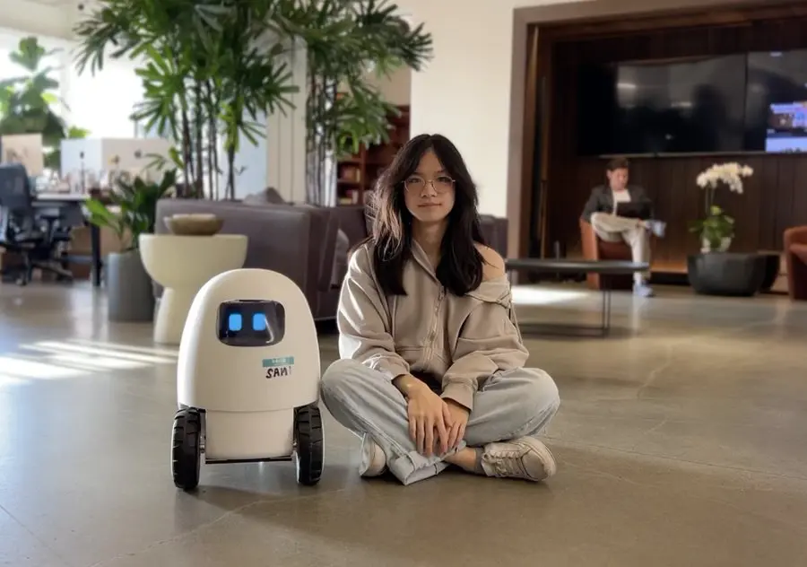 18歲女孩做養(yǎng)老機器人,上線2天賣爆了