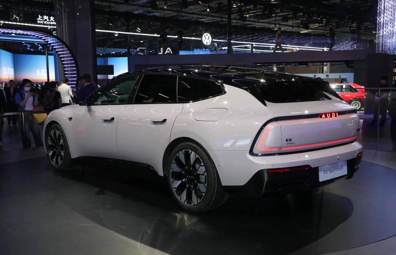 享界S9T對比奧迪E5,30萬預算,純電旅行車怎么選?