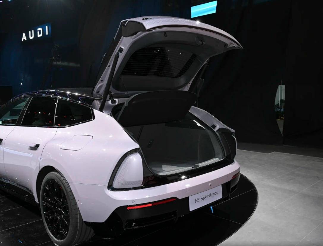 享界S9T對比奧迪E5,30萬預算,純電旅行車怎么選?