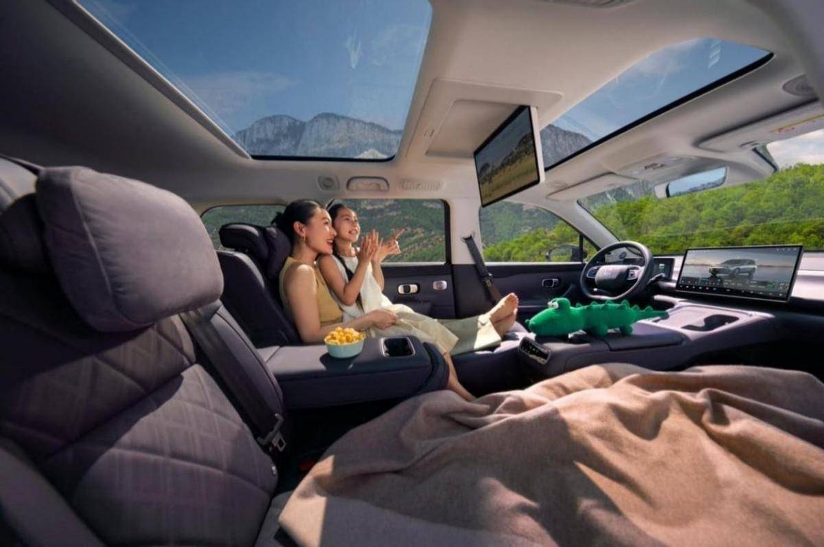 新秀吉利銀河M9和老將零跑C16,這倆大6座SUV到底咋選?