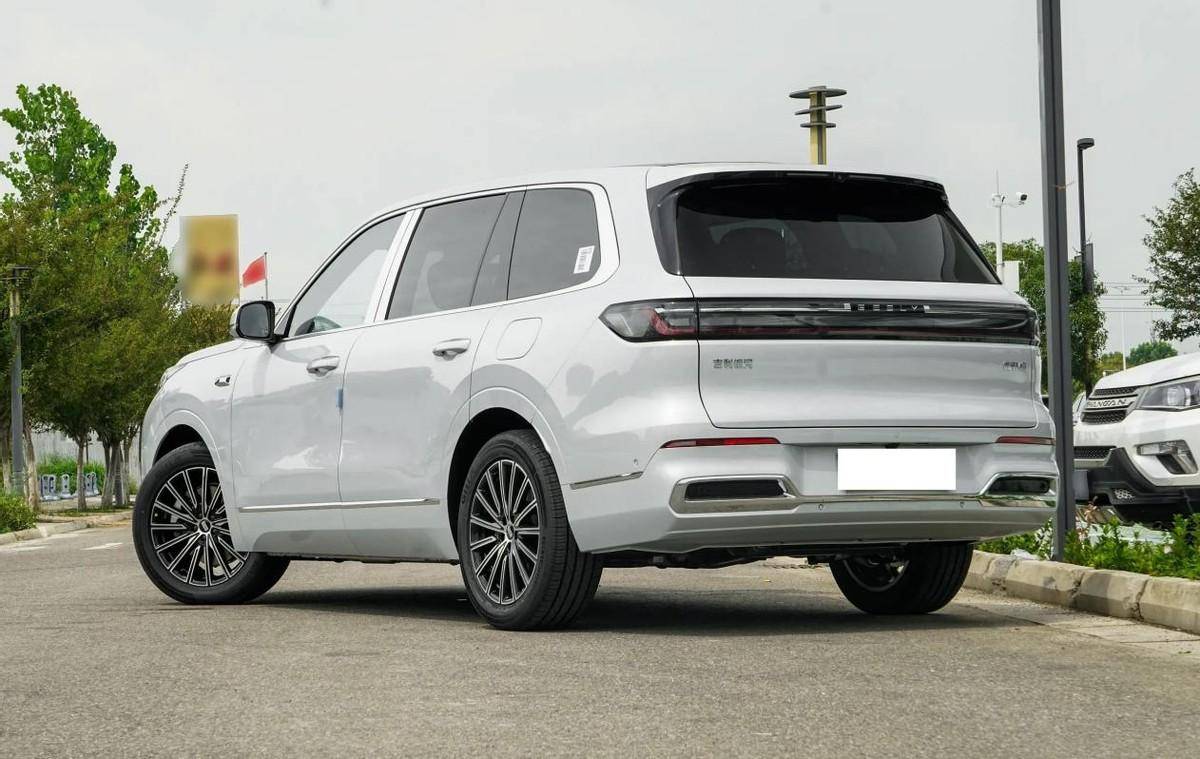 新秀吉利銀河M9和老將零跑C16,這倆大6座SUV到底咋選?