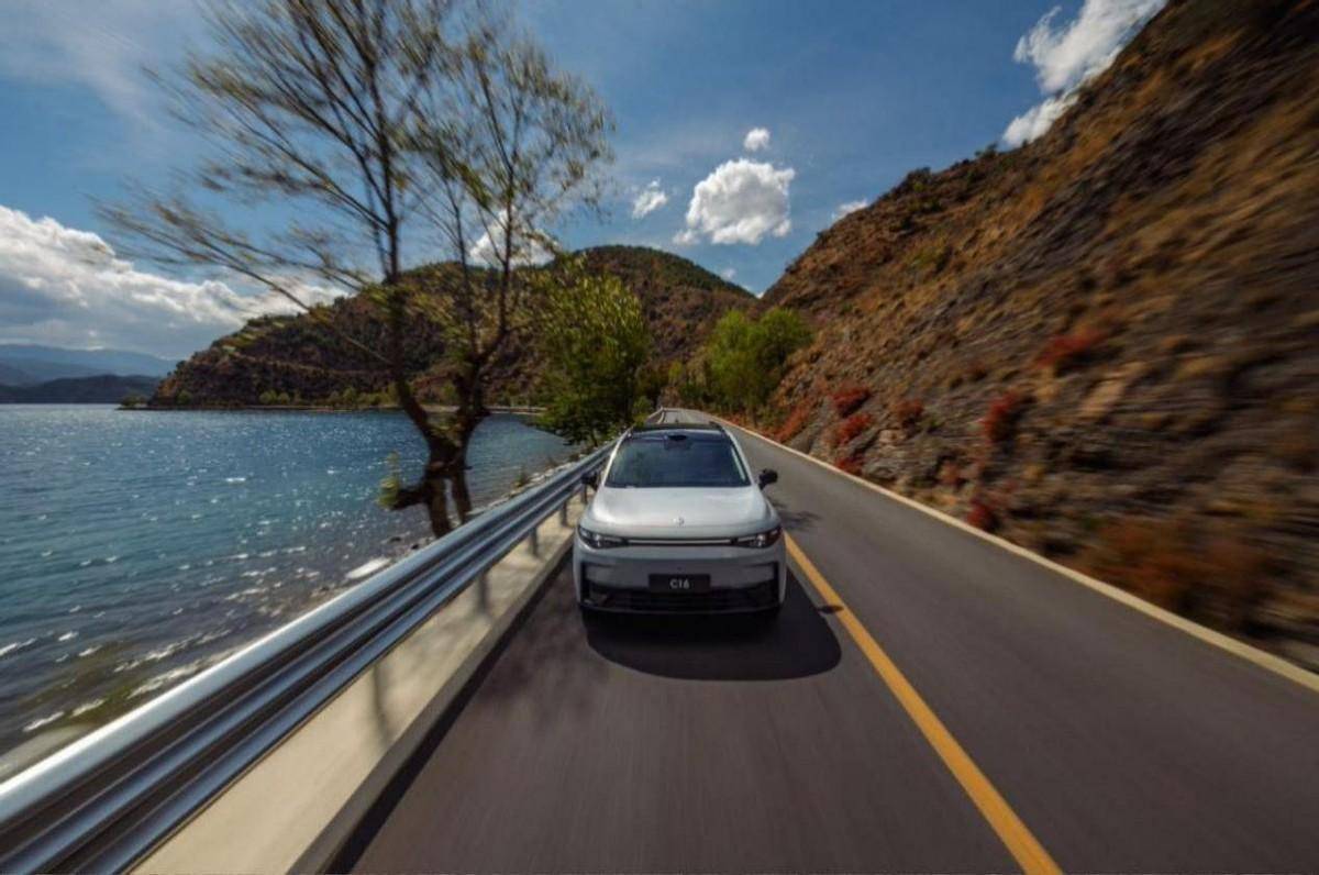 新秀吉利銀河M9和老將零跑C16,這倆大6座SUV到底咋選?