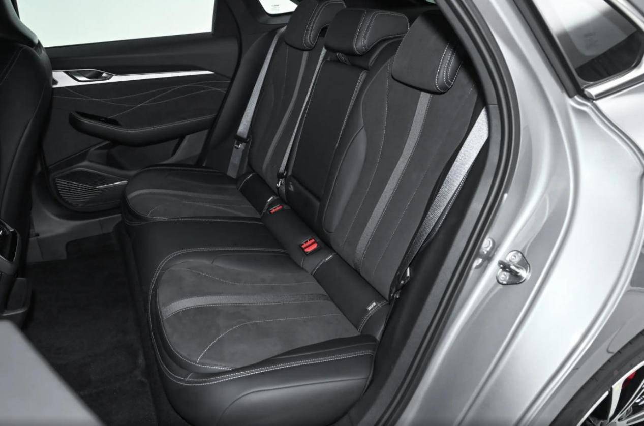 2026款星瑞東方曜對比老款,換裝領克03+同款“心臟”