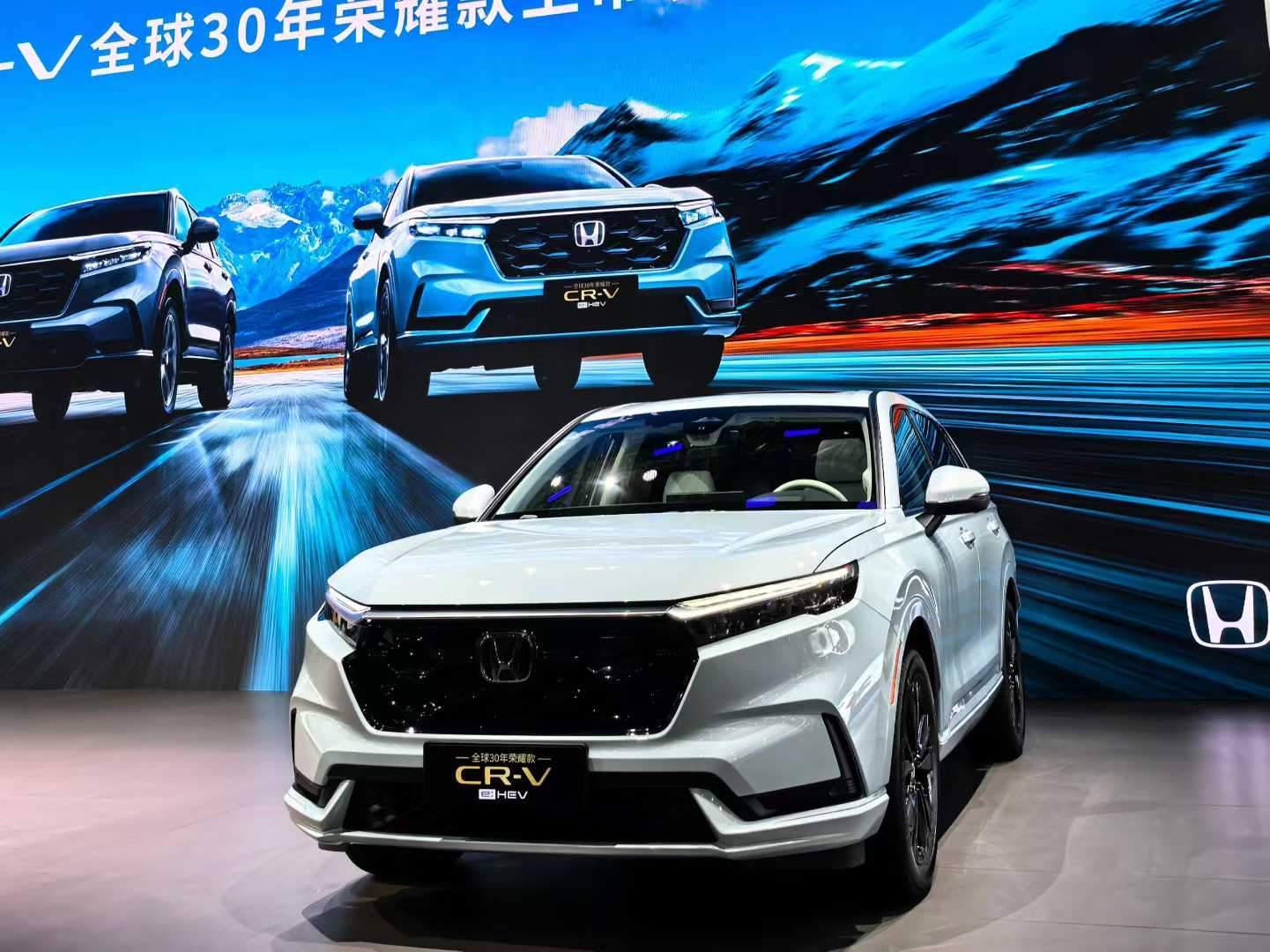 東風(fēng)本田CR-V全球30年榮耀款正式上市,現(xiàn)時售價14.59萬元起,且有價值高達(dá)2.4萬元的全能生活禮遇