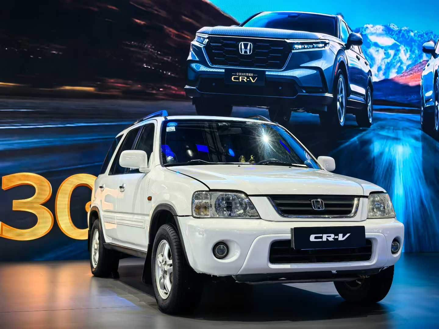 東風(fēng)本田CR-V全球30年榮耀款正式上市,現(xiàn)時售價14.59萬元起,且有價值高達(dá)2.4萬元的全能生活禮遇