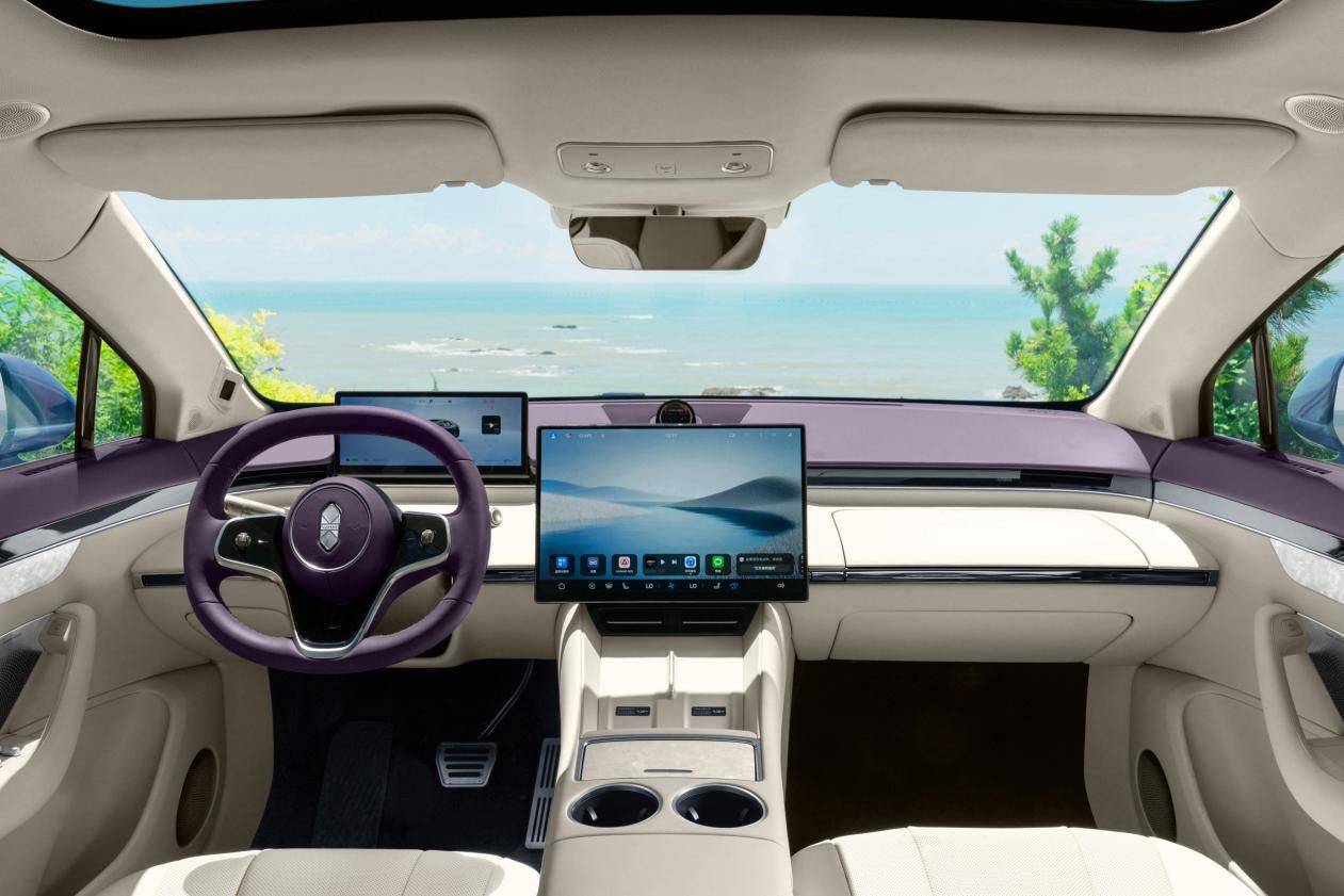 智界×劉亦菲:科技不復雜,出行本應“直接一點”