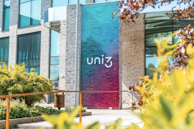 吉利瑞典研發(fā)中心秀肌肉 鏡頭里的極氪9X產(chǎn)房