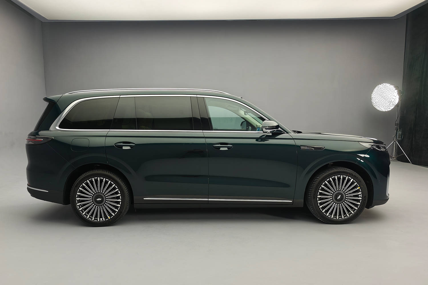 標(biāo)配6K 30英寸巨屏!靜態(tài)詳細(xì)體驗(yàn)奇瑞風(fēng)云T11