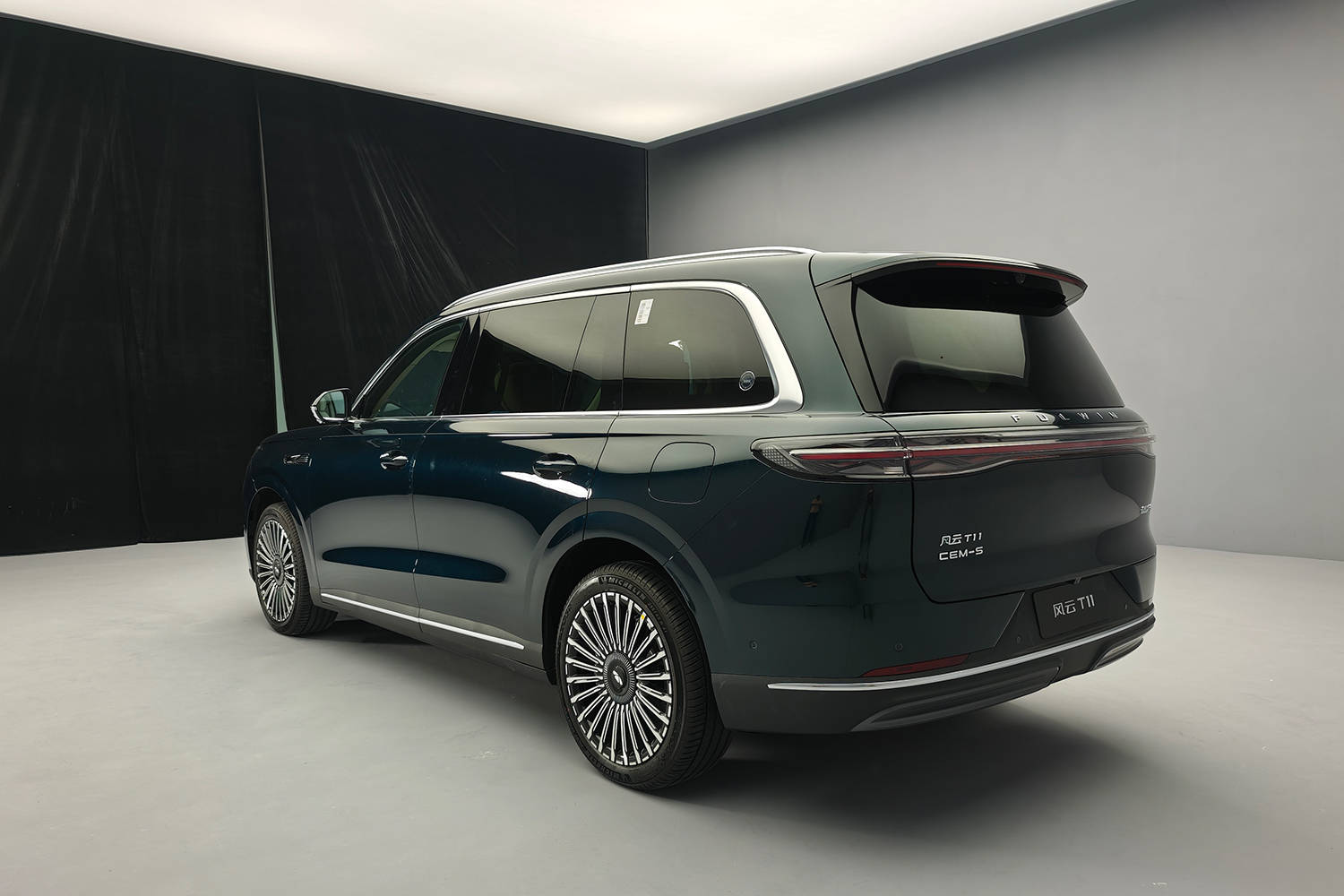 標(biāo)配6K 30英寸巨屏!靜態(tài)詳細(xì)體驗(yàn)奇瑞風(fēng)云T11