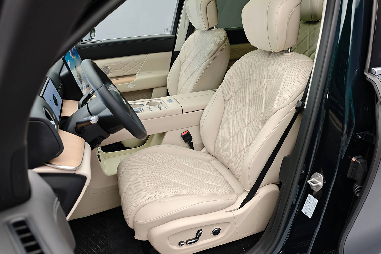 標(biāo)配6K 30英寸巨屏!靜態(tài)詳細(xì)體驗(yàn)奇瑞風(fēng)云T11