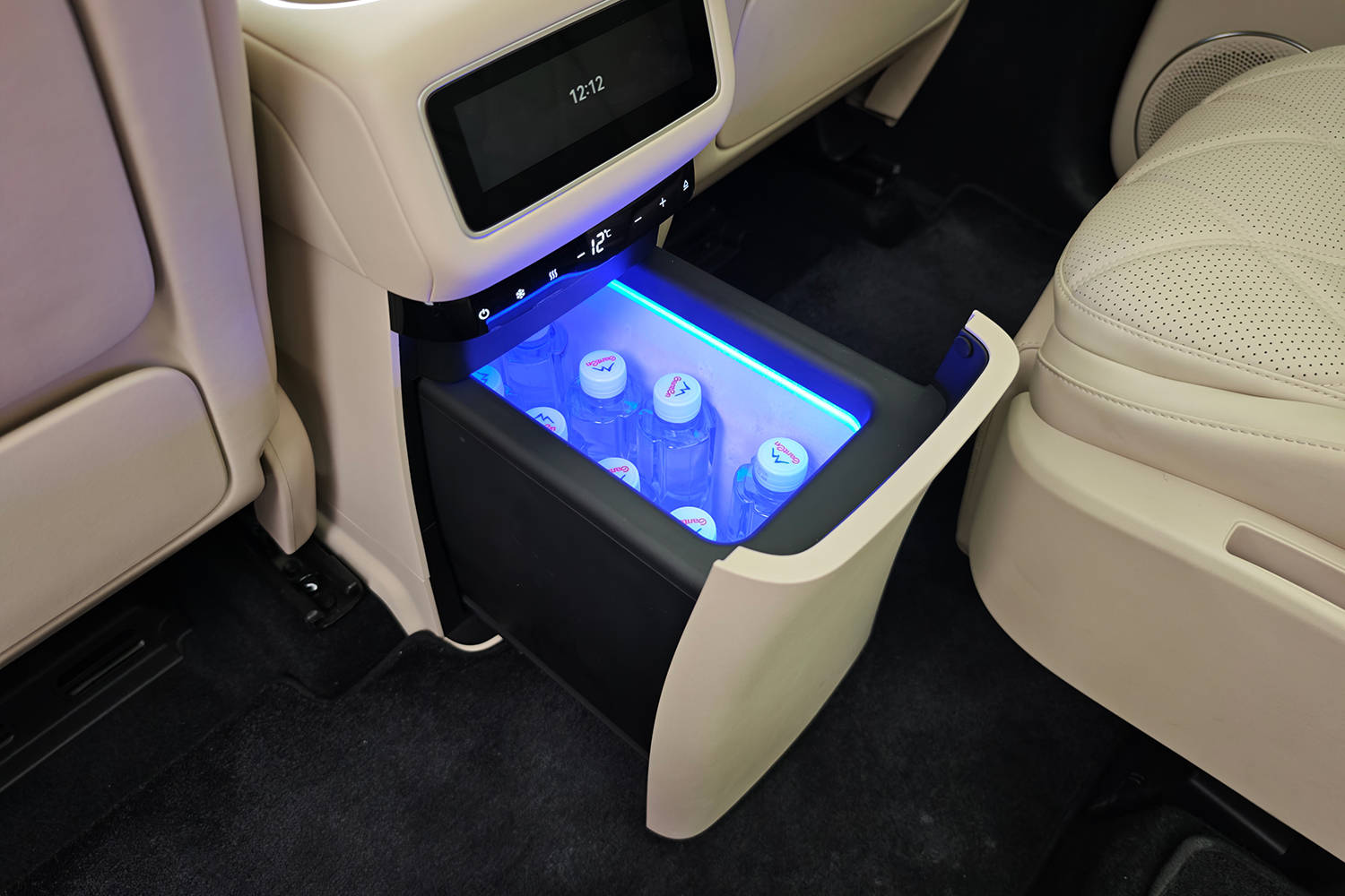 標(biāo)配6K 30英寸巨屏!靜態(tài)詳細(xì)體驗(yàn)奇瑞風(fēng)云T11