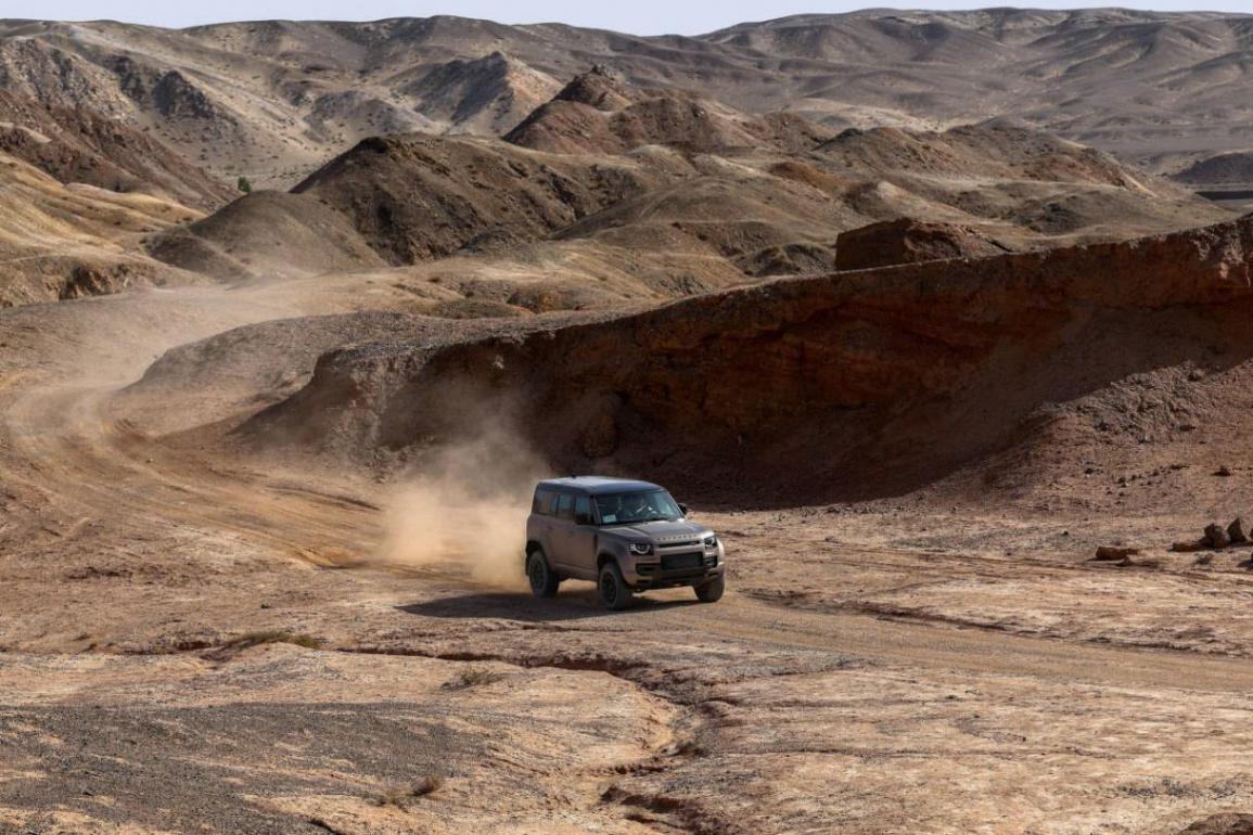 擁有路虎衛士OCTA的人,大概率也擁有值得羨慕的人生