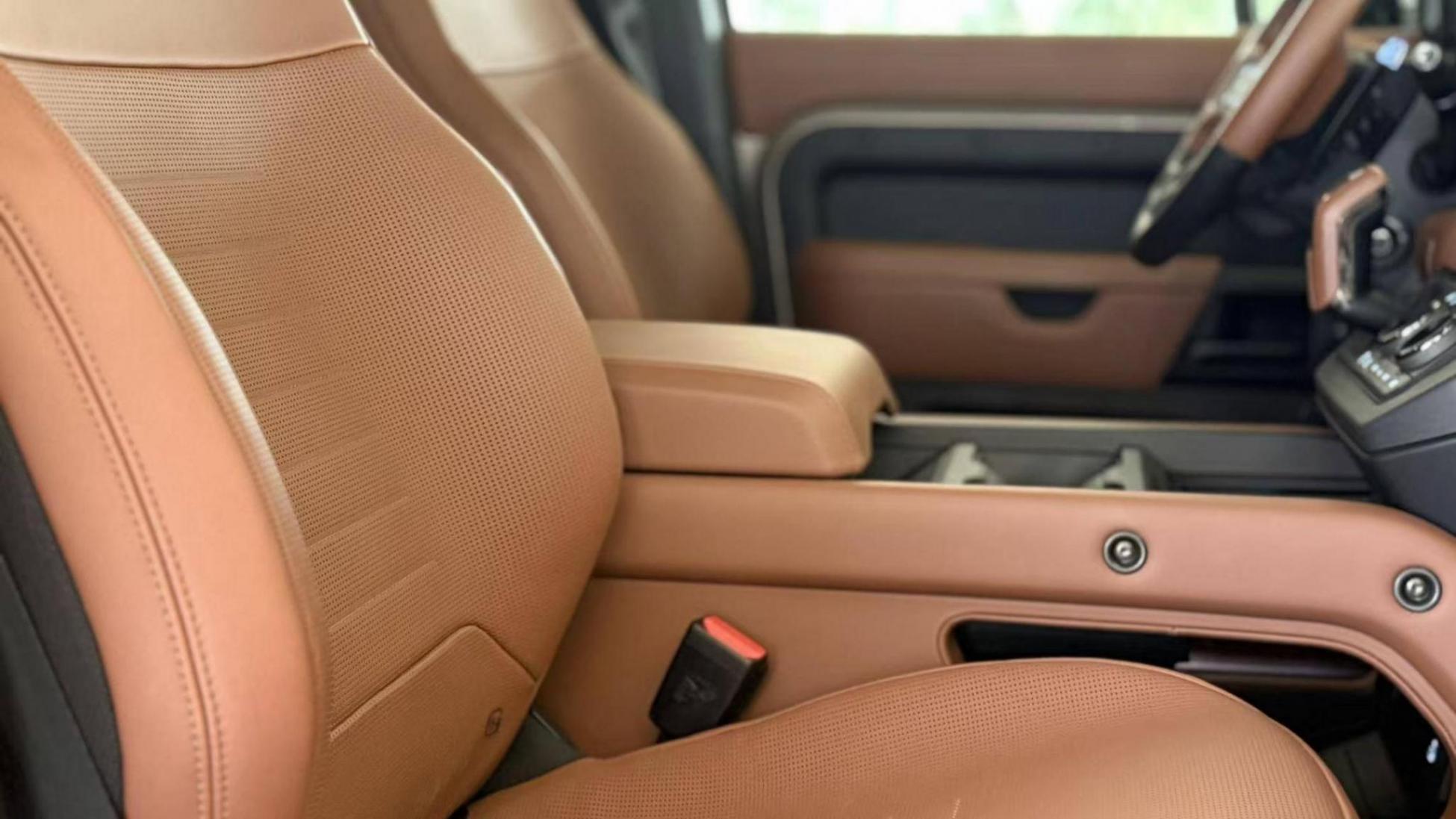 擁有路虎衛士OCTA的人,大概率也擁有值得羨慕的人生