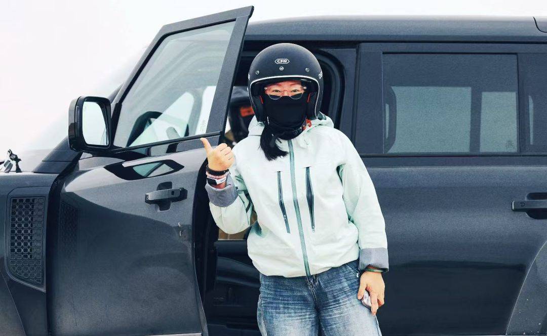 擁有路虎衛士OCTA的人,大概率也擁有值得羨慕的人生