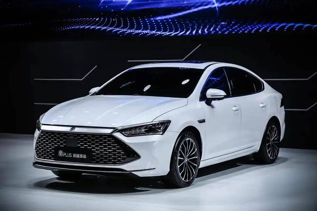 2026年1月1日起,車輛購置稅有兩大變化:一是由免征變為減半征收,二是減免車輛購置稅新能源汽車產品技術有明確要求