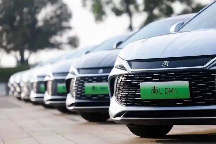 2026年1月1日起,車輛購置稅有兩大變化:一是由免征變為減半征收,二是減免車輛購置稅新能源汽車產品技術有明確要求