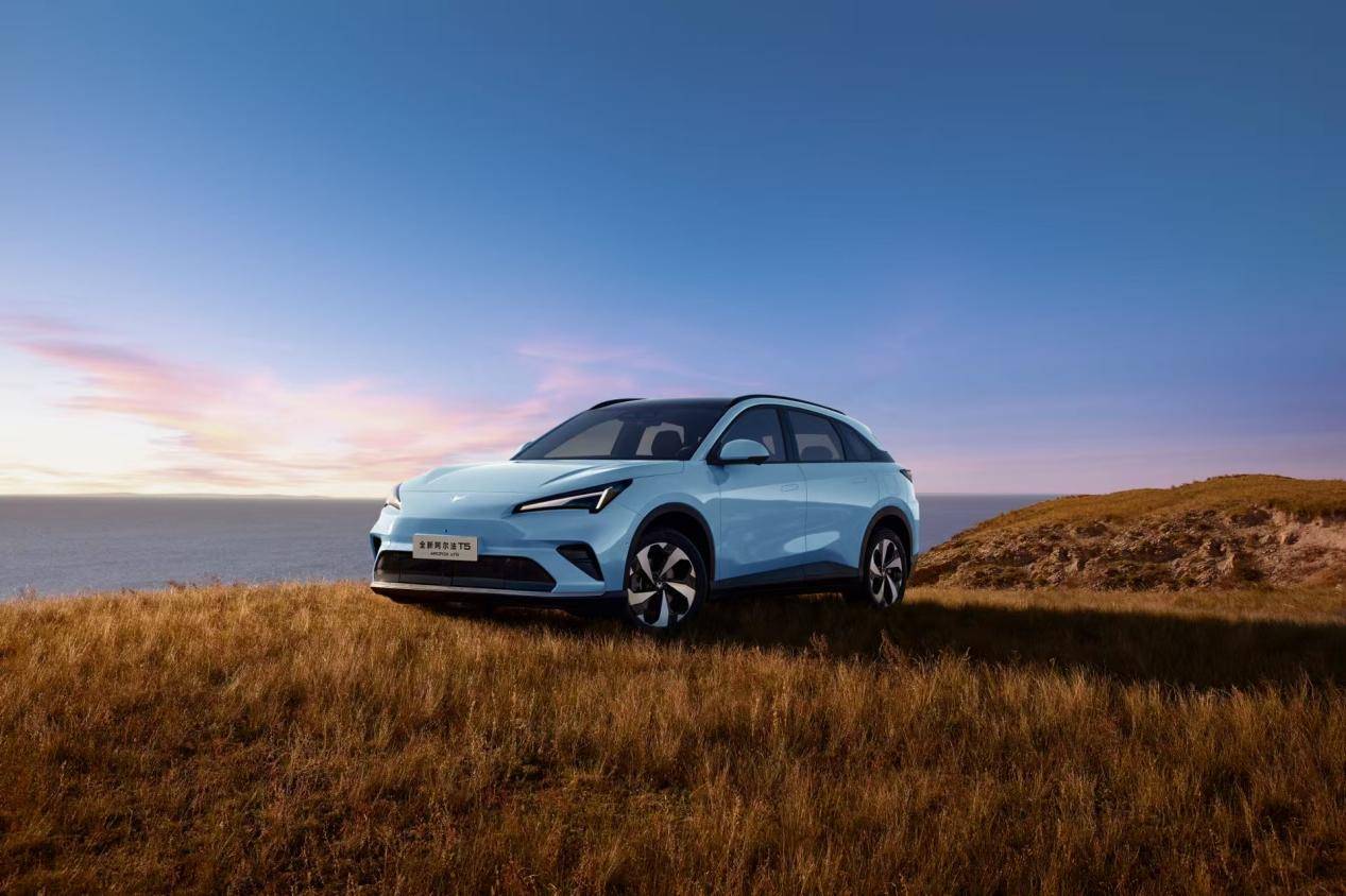 極狐全新阿爾法T5預(yù)售12.38 萬(wàn)起,增程純電雙選擇,家庭 SUV新解法